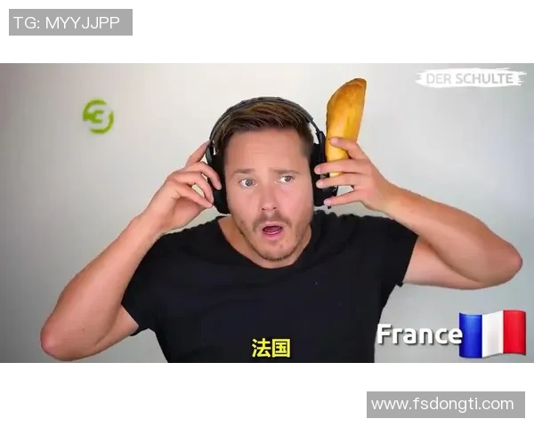 两小哥模仿足球明星的精彩瞬间引发热议与欢笑
